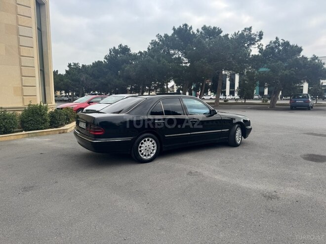 Mercedes E 320 2001, 328,456 km - 3.2 l - Bakı