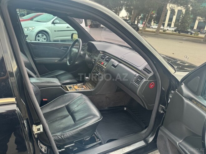 Mercedes E 320 2001, 328,456 km - 3.2 l - Bakı