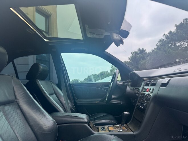 Mercedes E 320 2001, 328,456 km - 3.2 l - Bakı