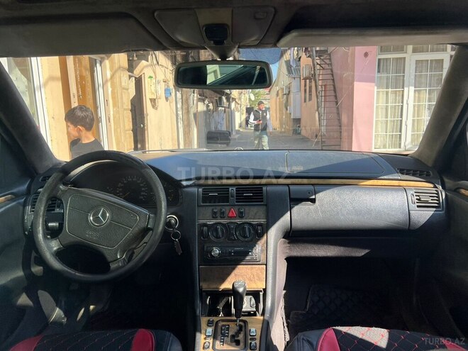 Mercedes E 290 1999, 217,500 km - 2.9 l - Bakı