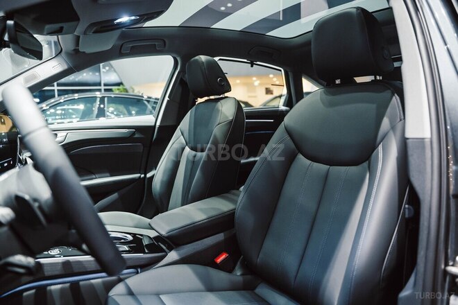 Audi A6-12