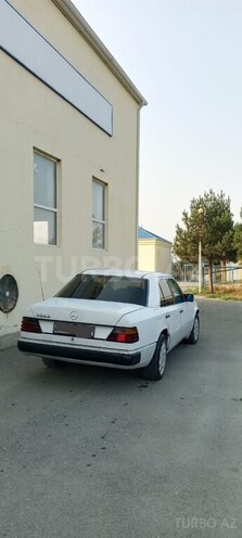 Mercedes E 200 1993, 216,000 km - 2.0 l - Şirvan