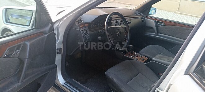 Mercedes E 240 1998, 352,323 km - 2.4 l - Bakı