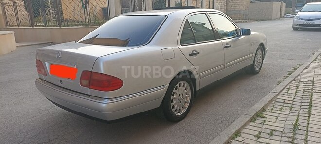 Mercedes E 240 1998, 352,323 km - 2.4 l - Bakı
