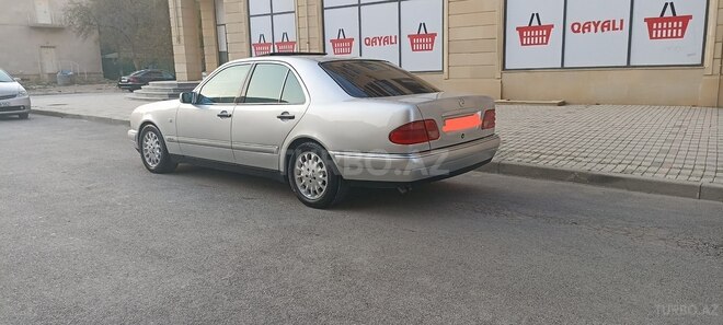 Mercedes E 240 1998, 352,323 km - 2.4 l - Bakı