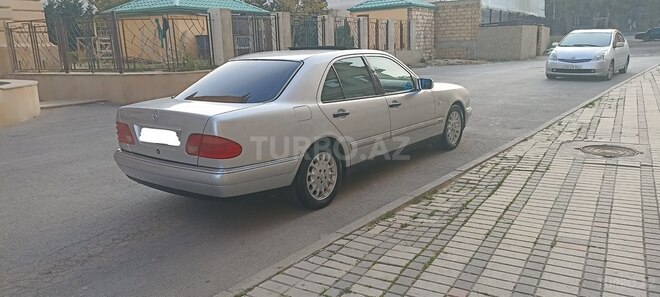 Mercedes E 240 1998, 352,323 km - 2.4 l - Bakı