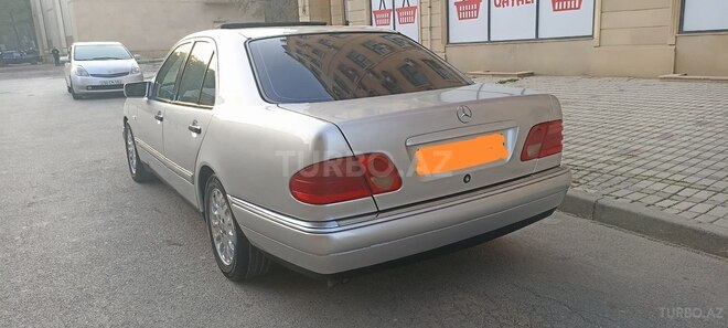 Mercedes E 240 1998, 352,323 km - 2.4 l - Bakı