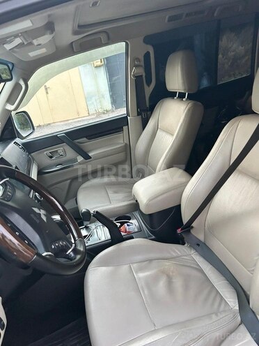Mitsubishi Pajero 2011, 200,000 km - 3.5 л - Bakı