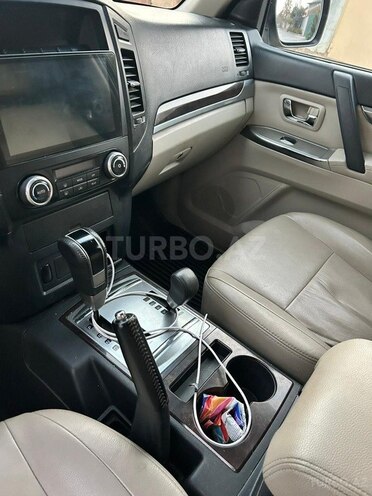 Mitsubishi Pajero 2011, 200,000 km - 3.5 л - Bakı