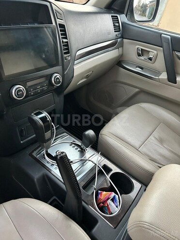 Mitsubishi Pajero 2011, 200,000 km - 3.5 л - Bakı