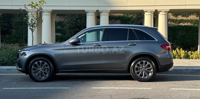 Mercedes GLC 250 4MATIC 2018, 25,000 km - 2.0 l - Bakı