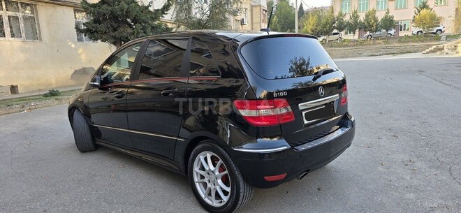 Mercedes B 180 2010, 121,000 km - 1.7 l - Sumqayıt