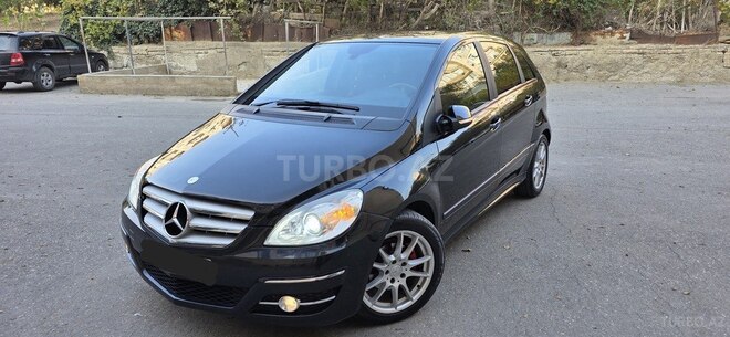 Mercedes B 180 2010, 121,000 km - 1.7 l - Sumqayıt