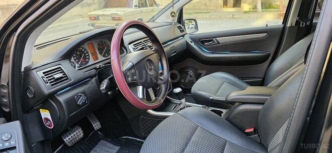 Mercedes B 180 2010, 121,000 km - 1.7 l - Sumqayıt