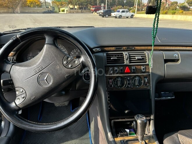 Mercedes E 200 2001, 300,000 km - 2.0 l - Bərdə
