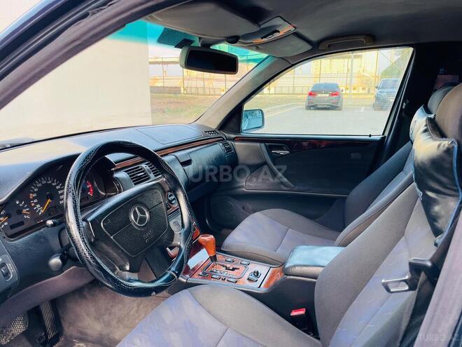Mercedes E 220 1999, 712,355 km - 2.2 l - Bakı