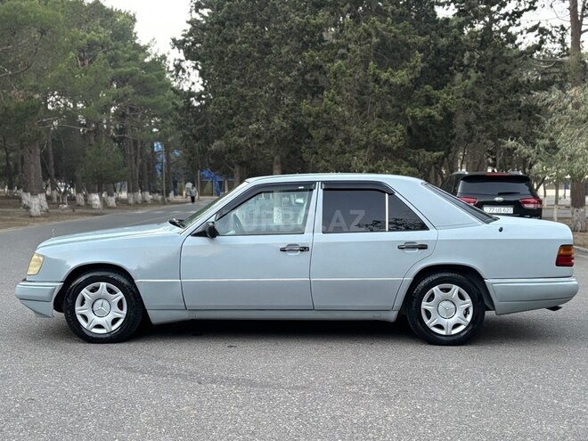 Mercedes 230 E 1993, 215,408 km - 2.3 l - Bakı