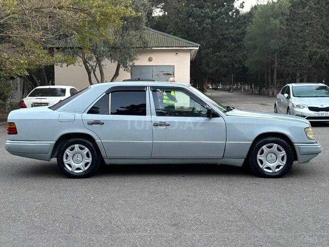 Mercedes 230 E 1993, 215,408 km - 2.3 l - Bakı