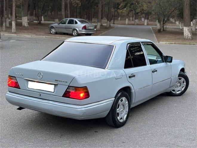 Mercedes 230 E 1993, 215,408 km - 2.3 l - Bakı