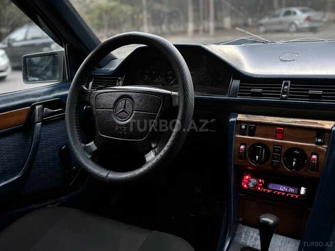 Mercedes 230 E 1993, 215,408 km - 2.3 l - Bakı