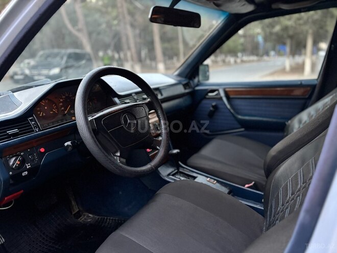 Mercedes 230 E 1993, 215,408 km - 2.3 l - Bakı