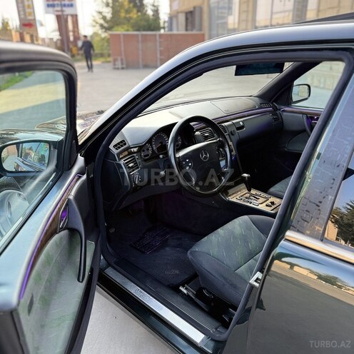Mercedes E 270 2000, 404,500 km - 2.7 l - Biləsuvar