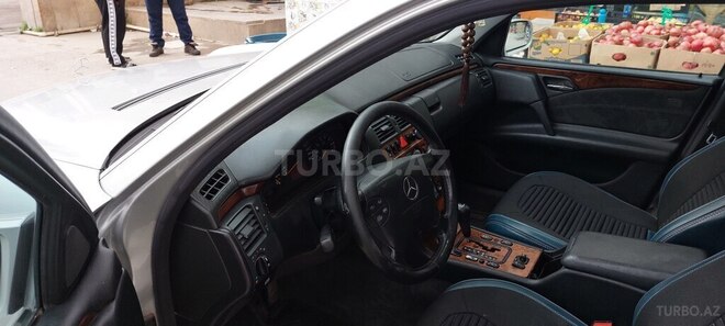 Mercedes E 240 1999, 219,000 km - 2.4 л - Bakı