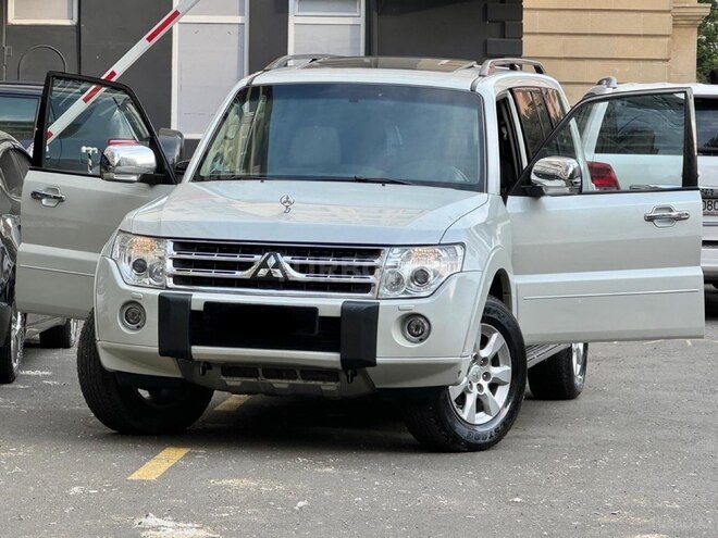 Mitsubishi Pajero 2010, 199,000 km - 3.5 л - Bakı