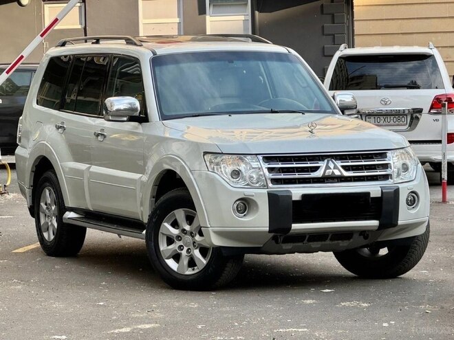 Mitsubishi Pajero 2010, 199,000 km - 3.5 л - Bakı