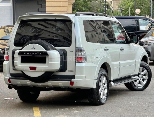 Mitsubishi Pajero 2010, 199,000 km - 3.5 л - Bakı