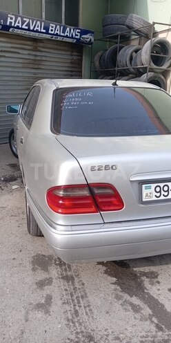 Mercedes E 240 1999, 350,000 km - 2.4 l - Bakı