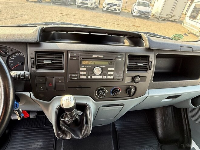 Ford Transit-11