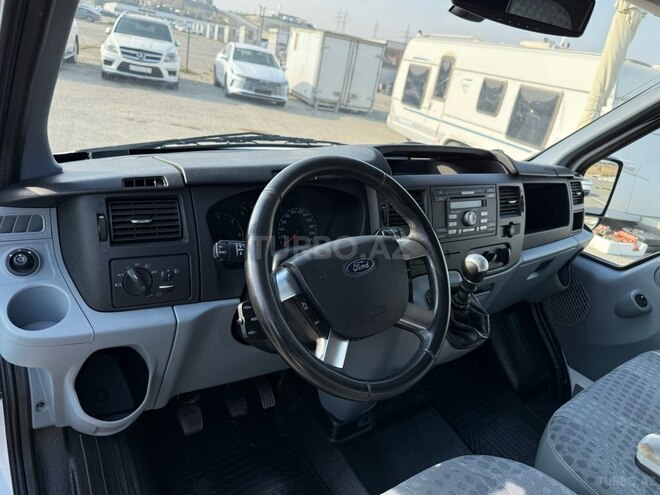 Ford Transit-9