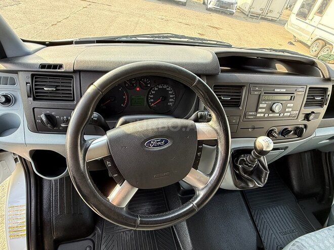 Ford Transit-10