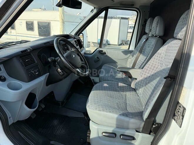 Ford Transit-12