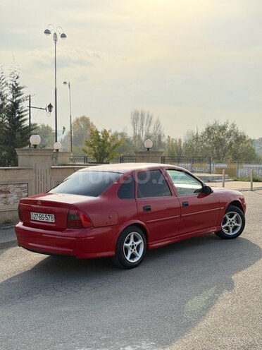 Opel Vectra 2000, 250,000 km - 1.6 л - Qazax