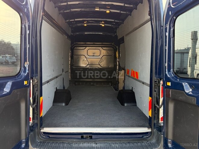 Ford Transit-8