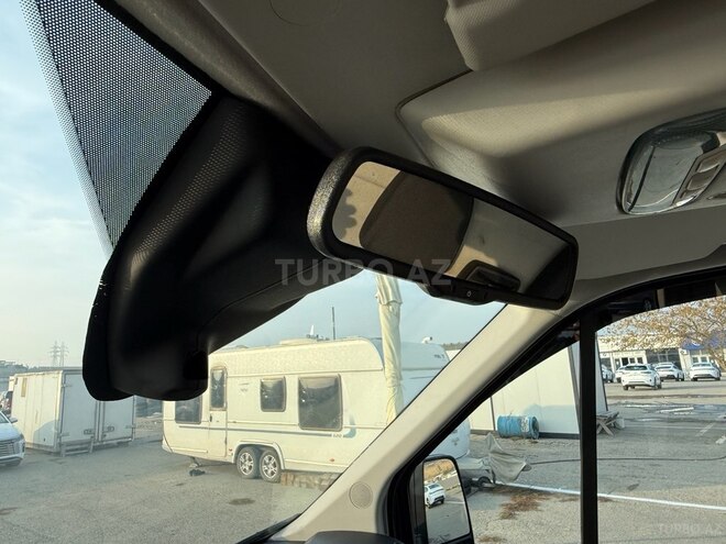 Ford Transit-16