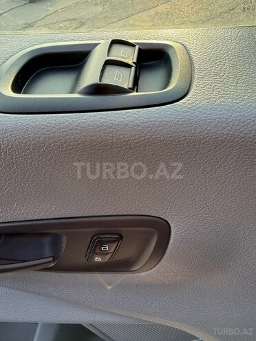 Ford Transit-12