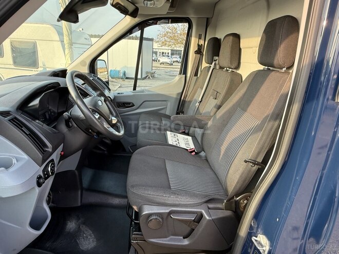 Ford Transit-11
