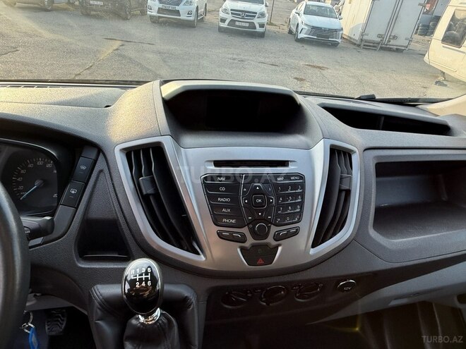 Ford Transit-15