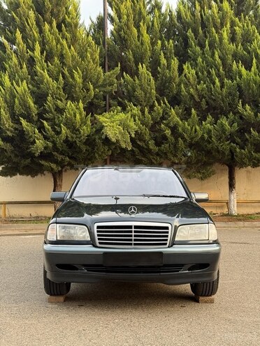 Mercedes C 220 2000, 490,000 km - 2.2 l - Saatlı