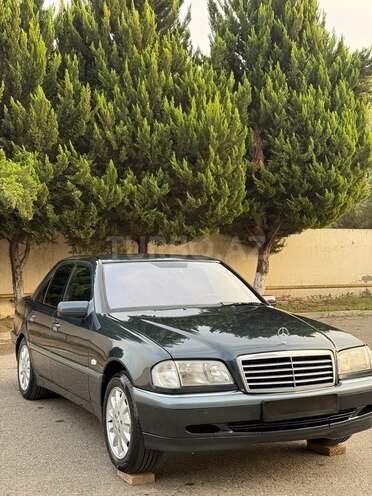 Mercedes C 220 2000, 490,000 km - 2.2 l - Saatlı