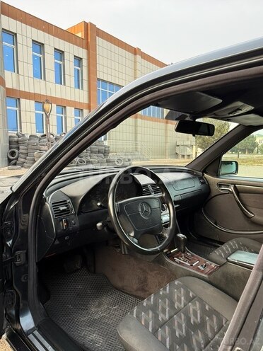 Mercedes C 220 2000, 490,000 km - 2.2 l - Saatlı
