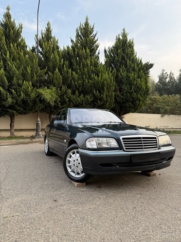 Mercedes C 220 2000, 490,000 km - 2.2 l - Saatlı