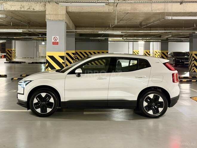 Volvo EX30-3