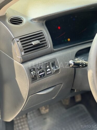 Toyota Corolla 2006, 284,000 km - 1.4 l - Bakı