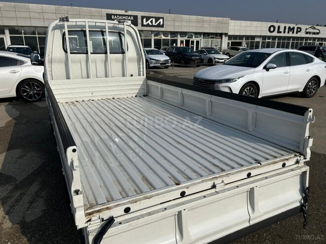 Kia K2500-13