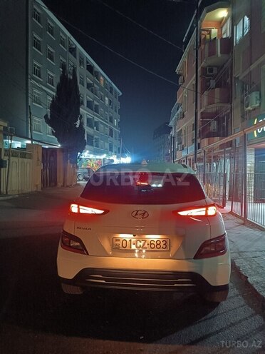 Hyundai Kona Electric-16