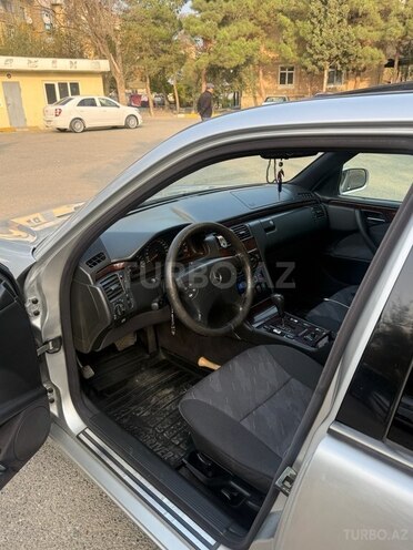 Mercedes E 220 2002, 599,990 km - 2.2 l - Sumqayıt